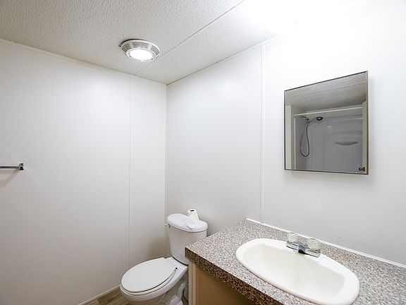 316B-GOOS-STREET-BATHROOM1_06282023