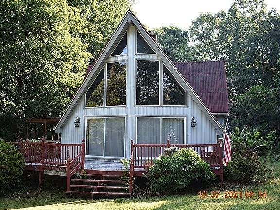 2nd image of 695 Pine Valley Dr