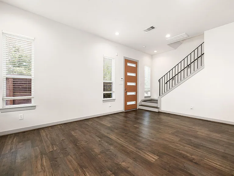 725 N Emile St — Photo 10