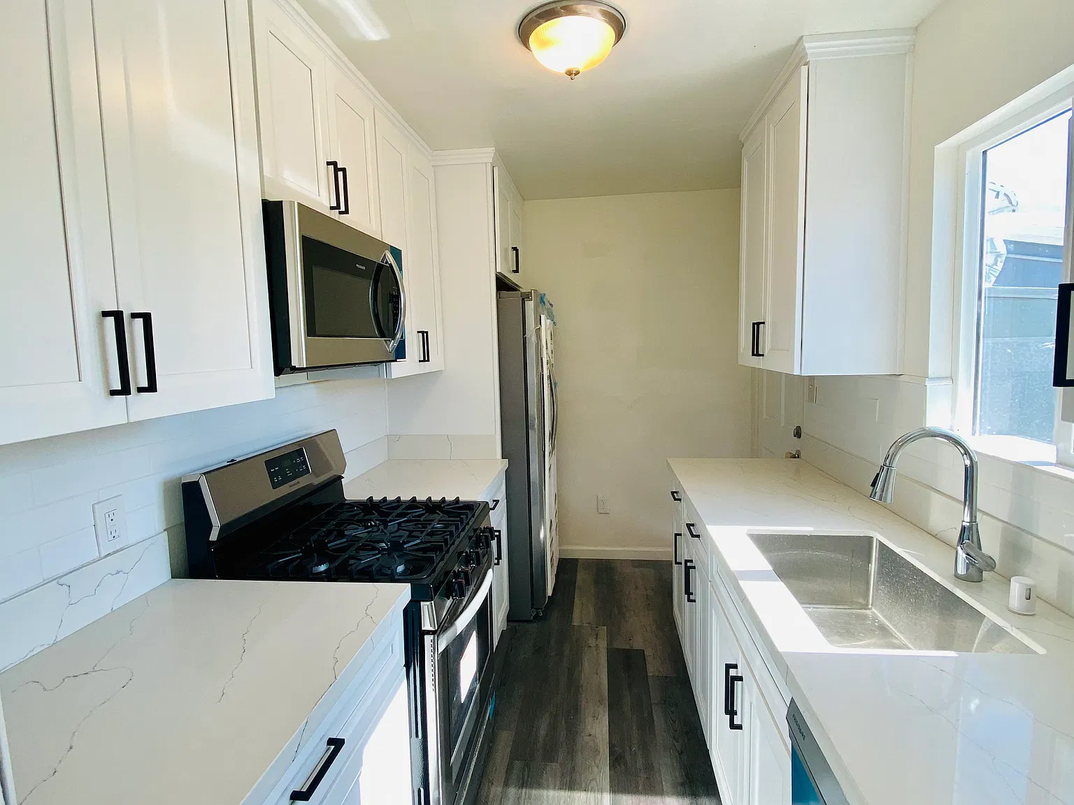 3 bed, 1460 sqft, $3,295 — Photo 4