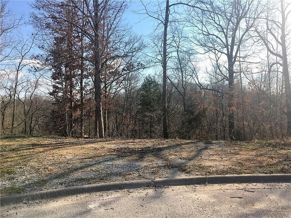 1st image of 3301 NE Oaktrace Ave