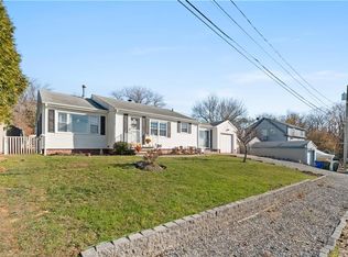 12 Sampson St, Bristol, RI 02809