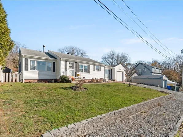 12 Sampson St, Bristol, RI 02809