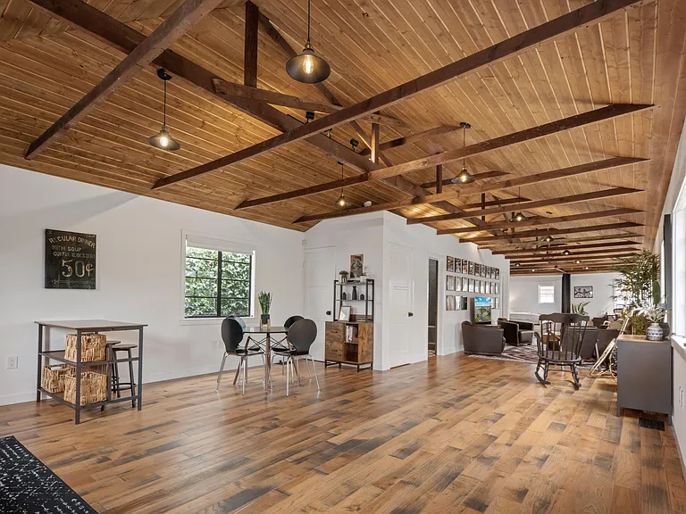 526 Victoria Ave — Photo 15
