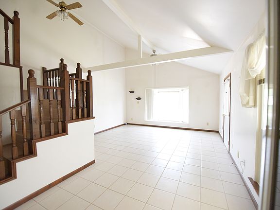 5th image of 111 Redbud St