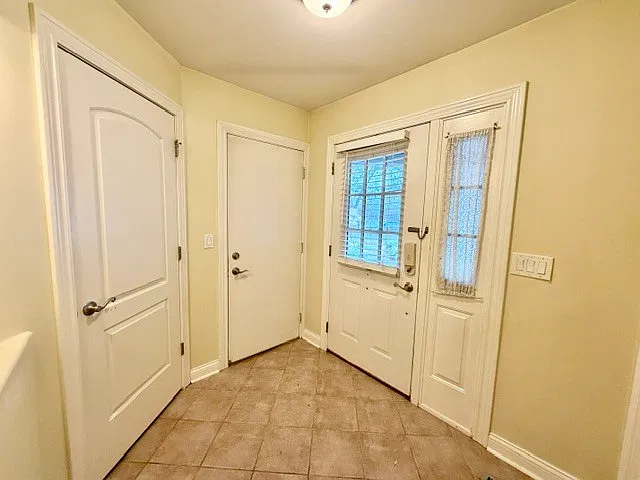 2 bed, 1.5 bath, 1170 sqft, $2,100 — Photo 2