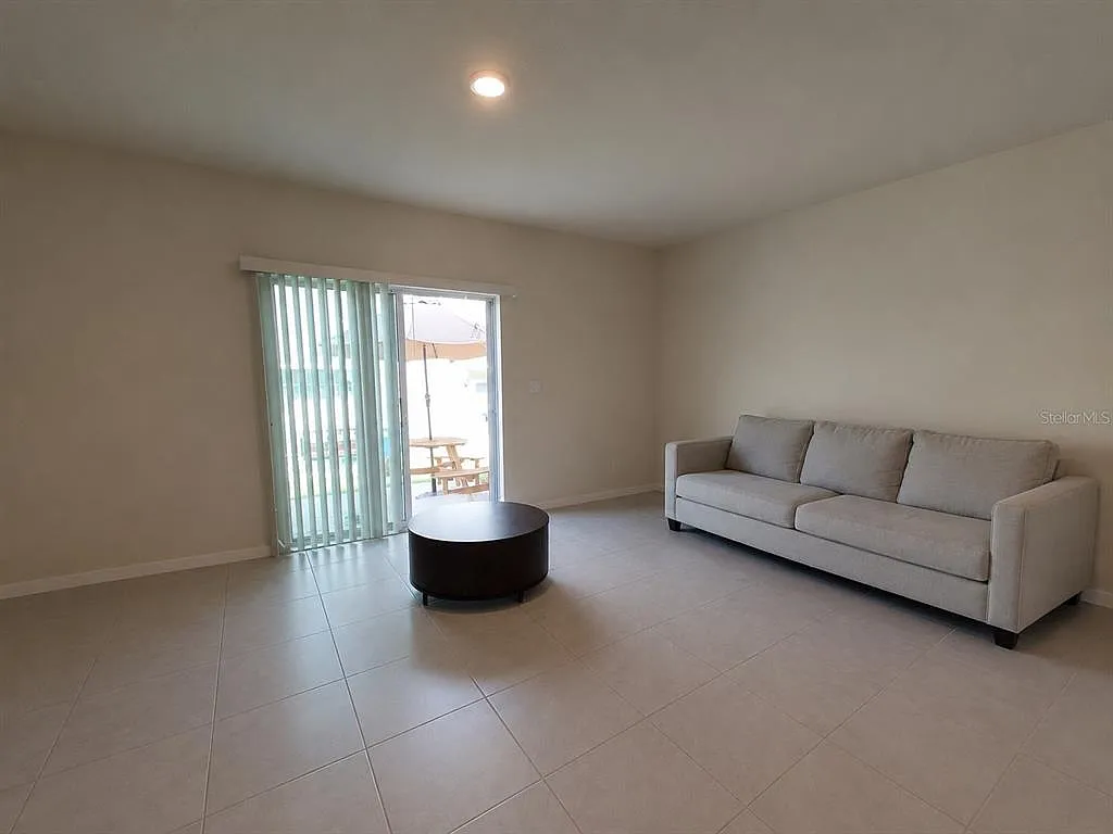3 bed, 2.5 bath, 1464 sqft, $1,790 — Photo 3