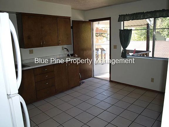 3rd image of 250 W 19th St