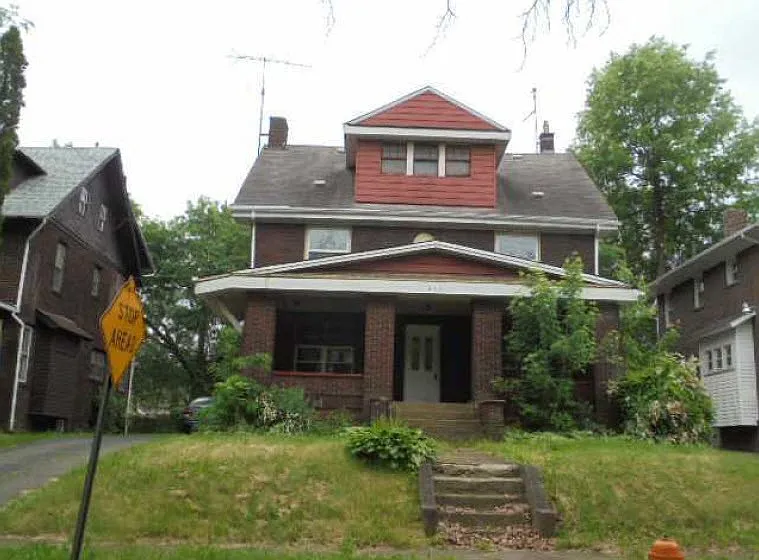 371 Alameda Ave photo 1
