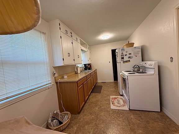 3rd image of 1221 Ann St