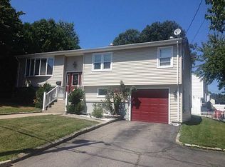 218 Highland Ave, Johnston, RI 02919