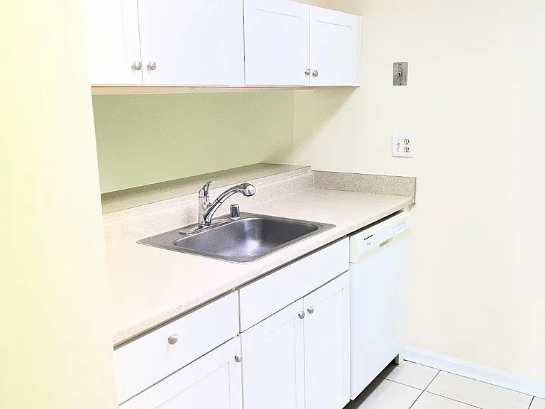 1113 Castle Harbour Way #2B — Photo 8