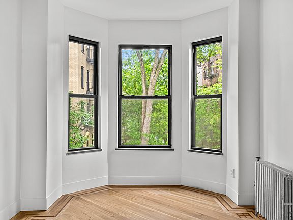 3rd image of 39 Saint Pauls Pl #3
