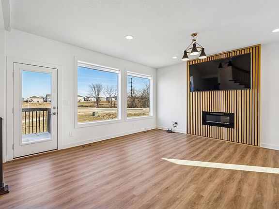 5th image of 15301 Goldenrod Dr