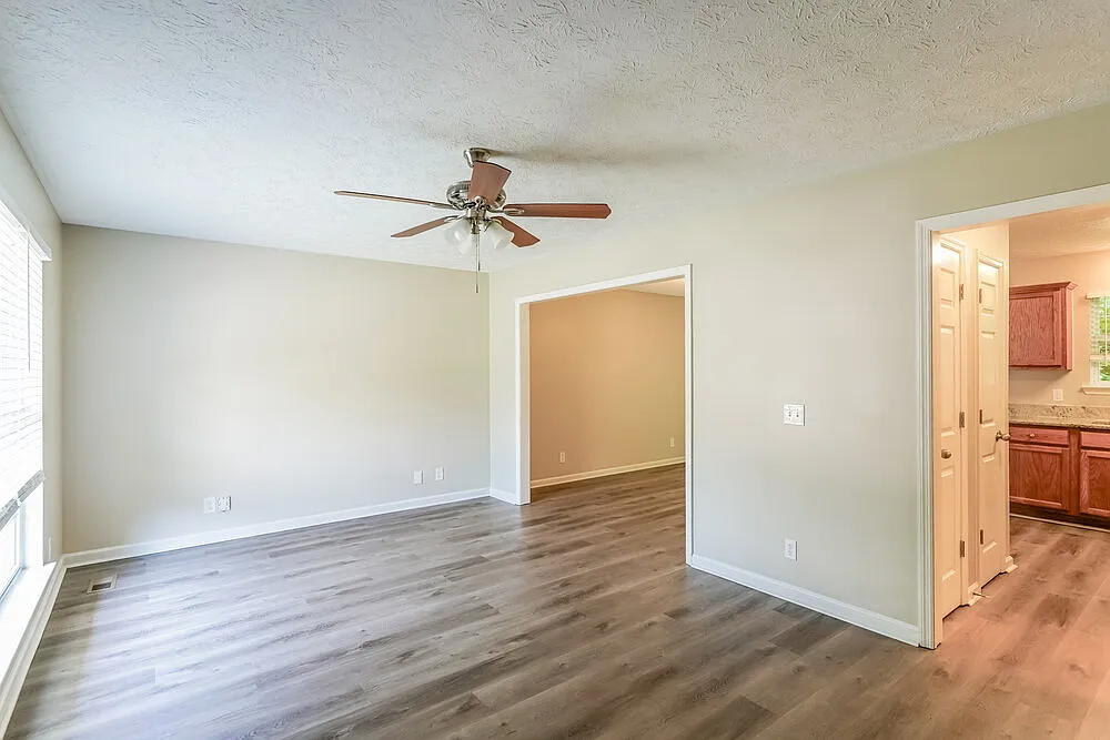 3 bed, 2.5 bath, 1565 sqft, $2,415 — Photo 4
