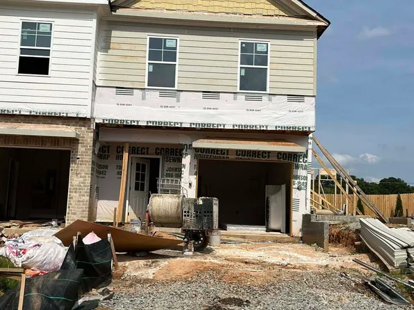 49 Creekside Commons Dr, Hoschton, GA 30548