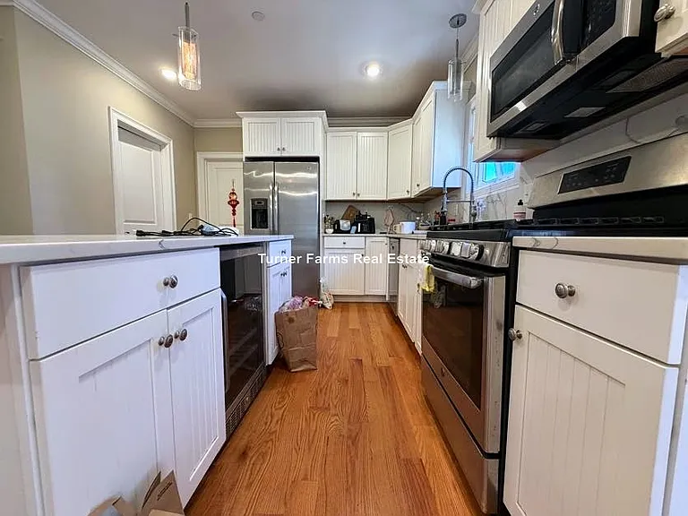 118 Holland St — Photo 3