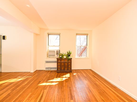 5th image of 245 Parkview Ave APT 3B