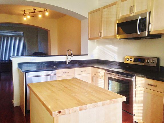 Slab granite, all new appliances