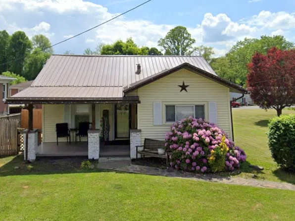 635 Summerlee Ave, Oak Hill, WV 25901