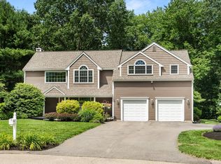 7 Island Rd, Medway, MA 02053