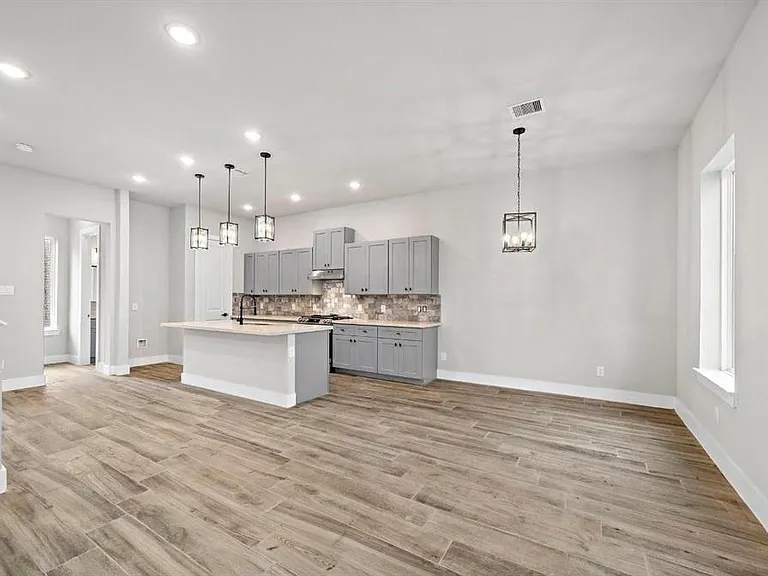 232 W 28th St #A — Photo 11