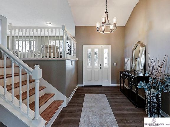 4th image of 11205 Martha Cir