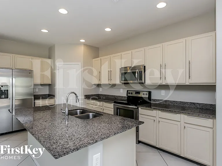 9324 W Jones Ave — Photo 6