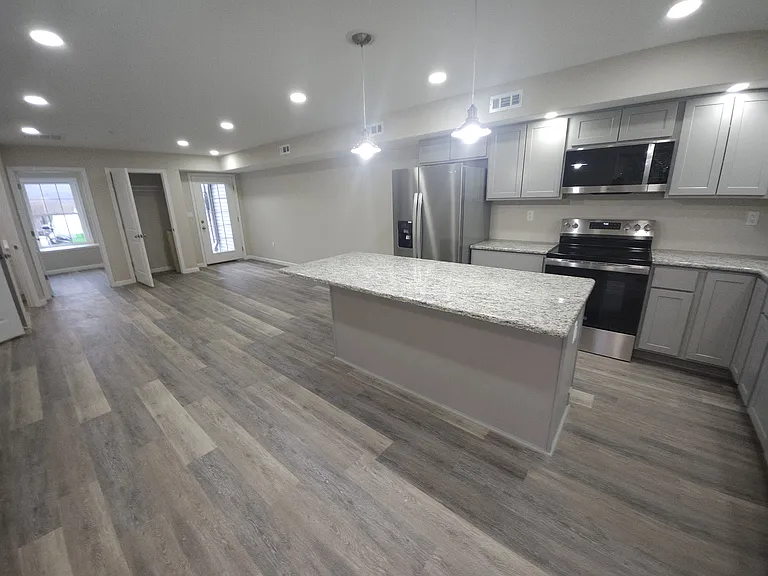 1068 Lakeland Dr — Photo 31