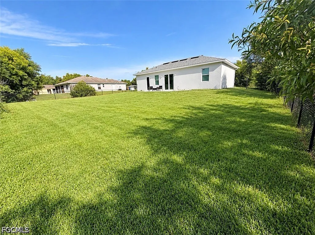 3 bed, 3.0 bath, 1200 sqft, $2,000 — Photo 3