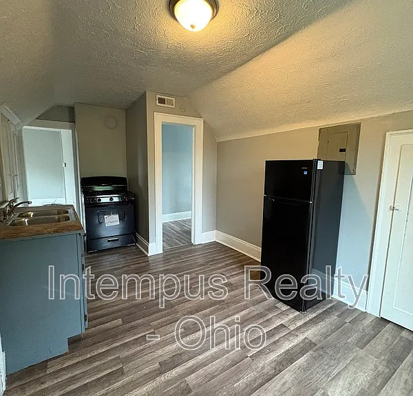 942 Eddy Rd #3 — Photo 3