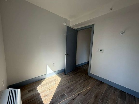 2nd image of 1143 Hoe Ave #2D