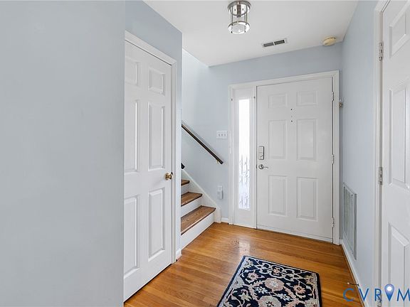 3rd image of 7564 Beauchamp Ct