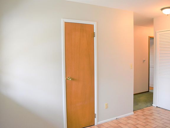 5th image of 402 N Parkway Dr