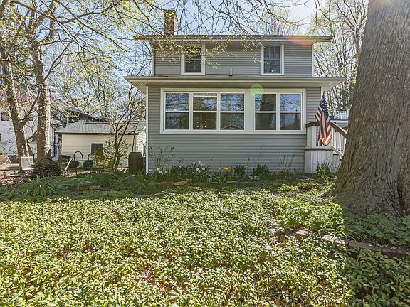 3rd image of 904 S Carle Ave