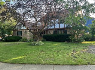 3260 Burr Oak Dr, Waukegan, IL 60087