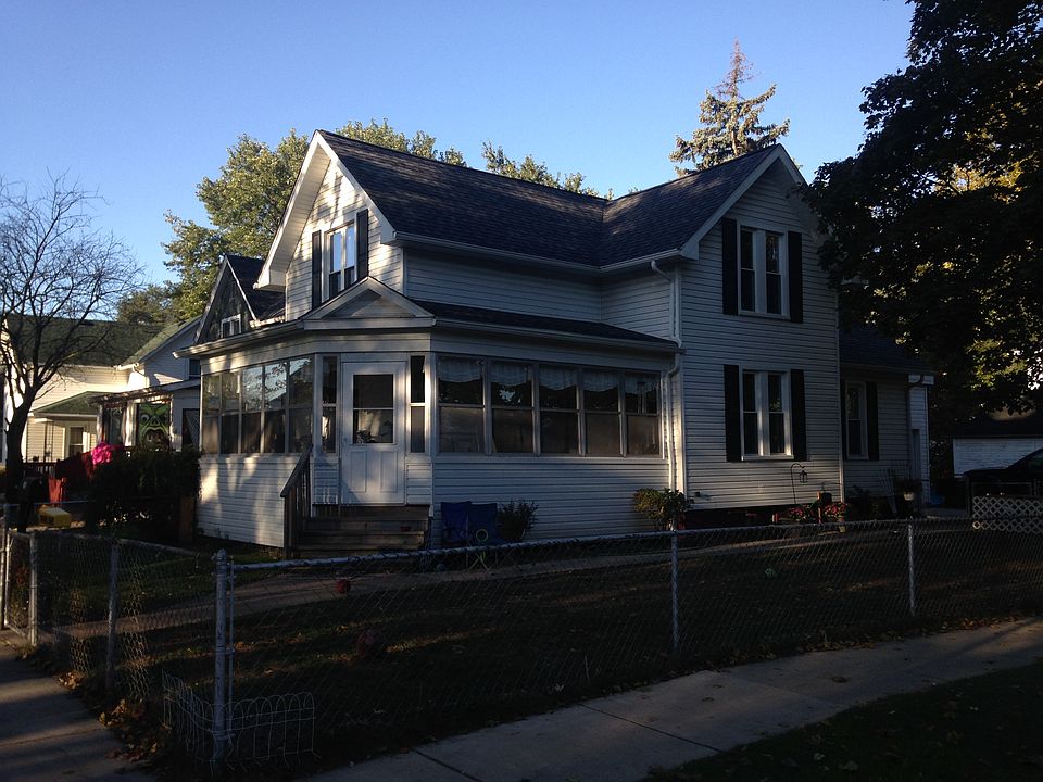 2nd image of 802 Harrison St