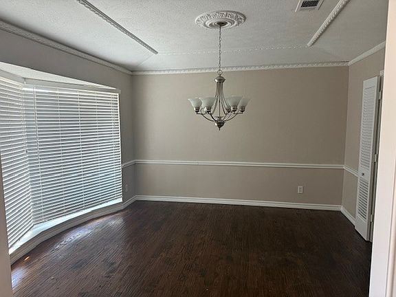 3rd image of 14922 Hillcrest Rd