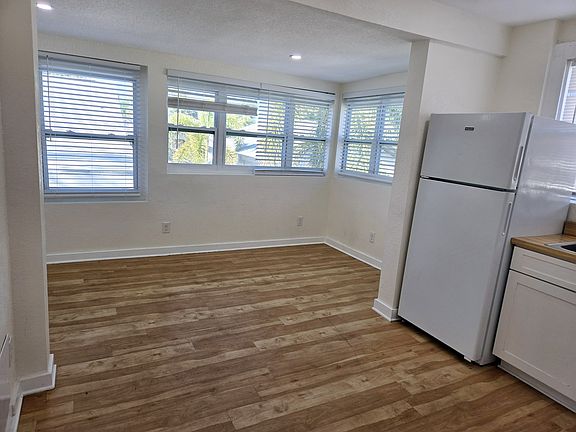 3rd image of 2036 3rd Ave N APT E