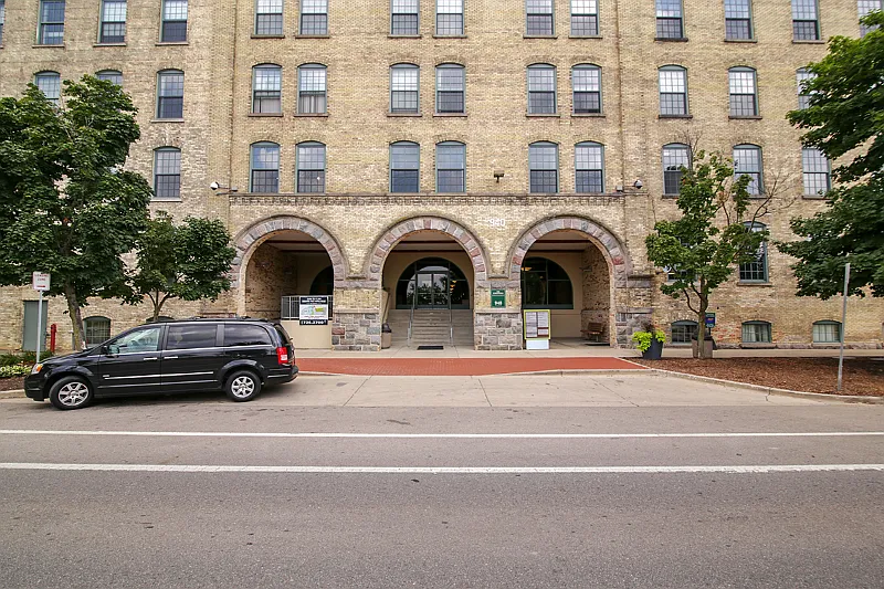 Building Photo - 940 Monroe Ave NW