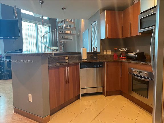 5th image of 300 S Biscayne Blvd #L-620