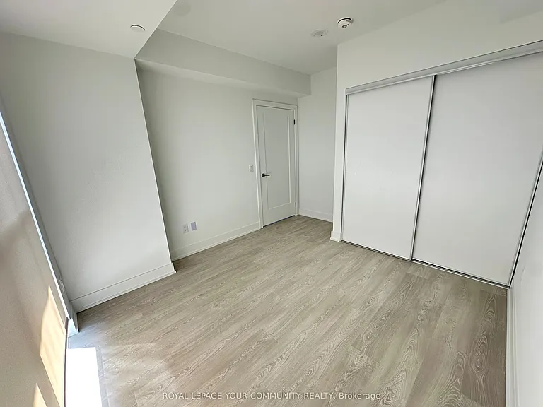 2545 Simcoe St N #2001 — Photo 17