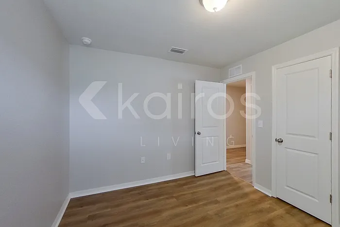 855 Cervantes St E — Photo 10