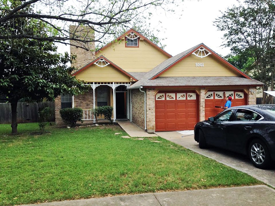 Front view from Roxanna Driv