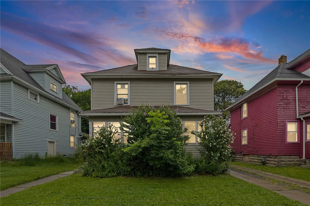 2 bed, 1.0 bath, 2031 sqft, $1,200 — Photo 1
