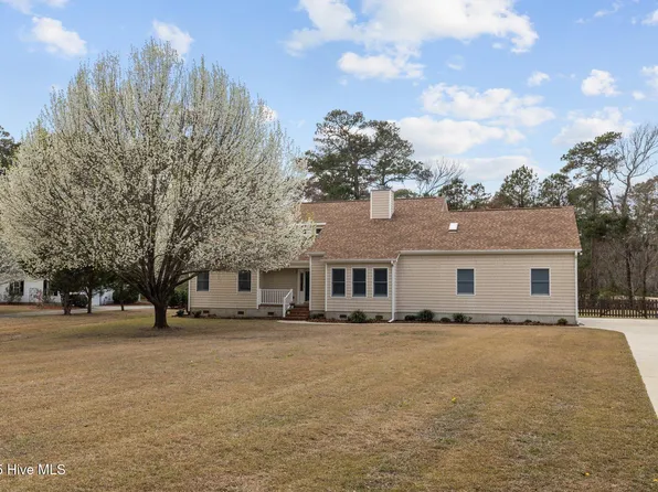 415 Hillcrest Drive, Morehead City, NC 28557