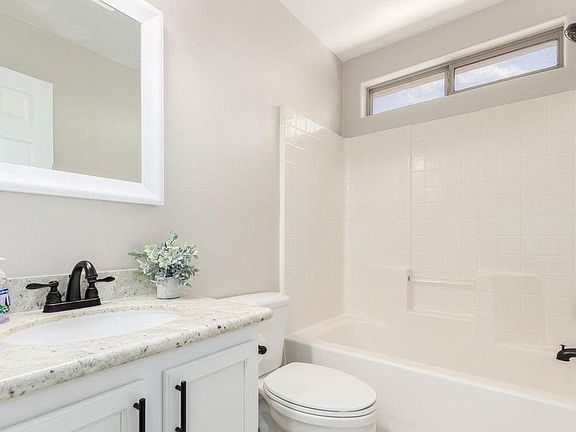 2nd image of 29667 Greenhill Dr