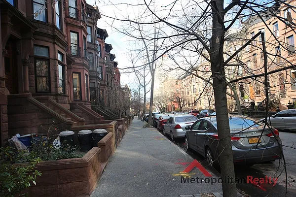 Rented by Metropolitan Realty | media 19