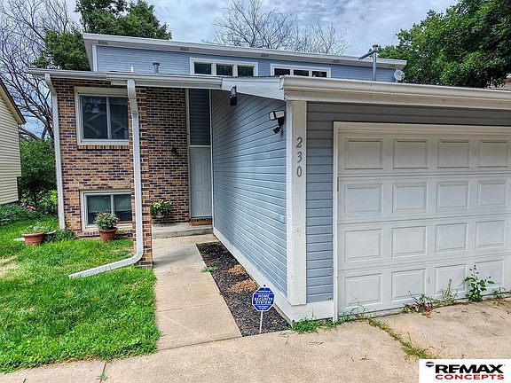 3rd image of 230 Parkside Ln
