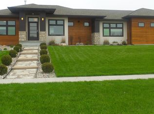 1209 Crystal Ridge Rd, Brookings, SD 57006